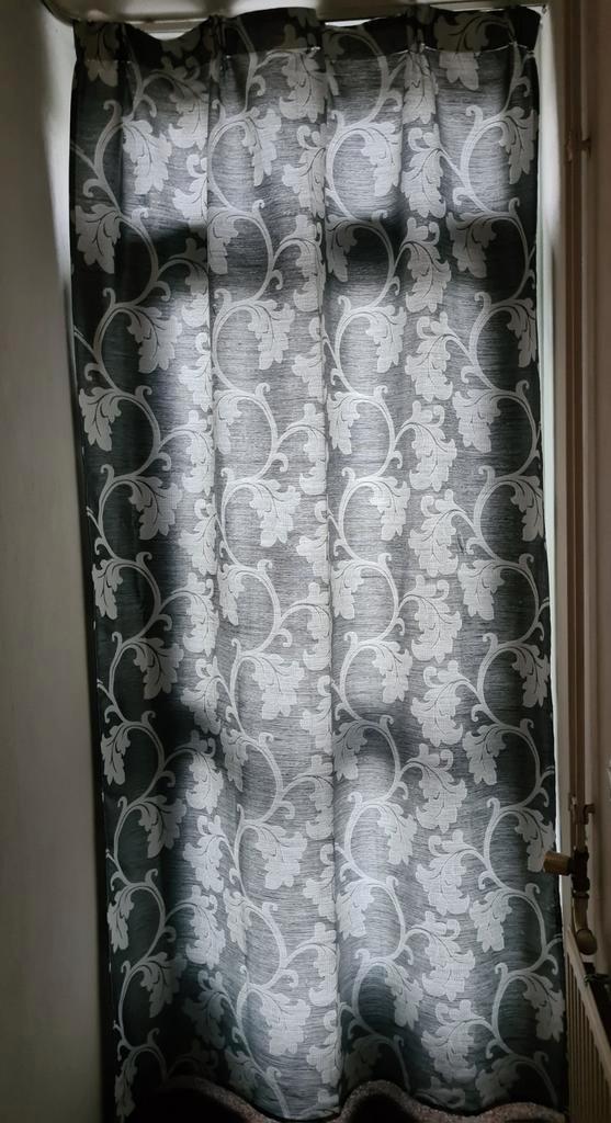 Overgordijn, donkergrijs/grijs motief. H.2.40 mtr., Huis en Inrichting, Stoffering | Gordijnen en Lamellen, Zo goed als nieuw