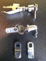 2 Cilindersloten / Camlocks met sleutels + extra sluitlippen, Ophalen of Verzenden, Zo goed als nieuw, Rvs, Slot