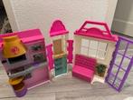 Draagbaar barbiehuis met enkele barbies en accessoires, Kinderen en Baby's, Speelgoed | Poppenhuizen, Ophalen, Zo goed als nieuw