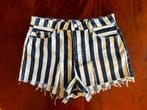 Denim short met rafels van Bershka (40), Blauw, Zo goed als nieuw, W30 - W32 (confectie 38/40), Bershka