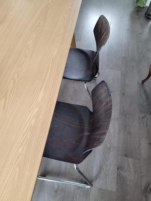 2 vintage design eetkamerstoelen Flöttoto, Huis en Inrichting, Stoelen, Gebruikt, Twee, Hout, Metaal, Bruin, Ophalen
