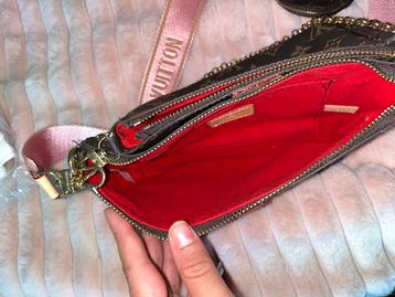 Bruine Handtas/Schoudertas met Gouden Details beschikbaar voor biedingen