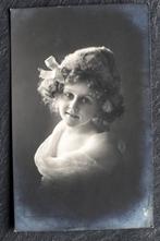 Gekleed als een volwassen dame, dit meisje, Verzenden, Voor 1920, Ongelopen, Kinderen