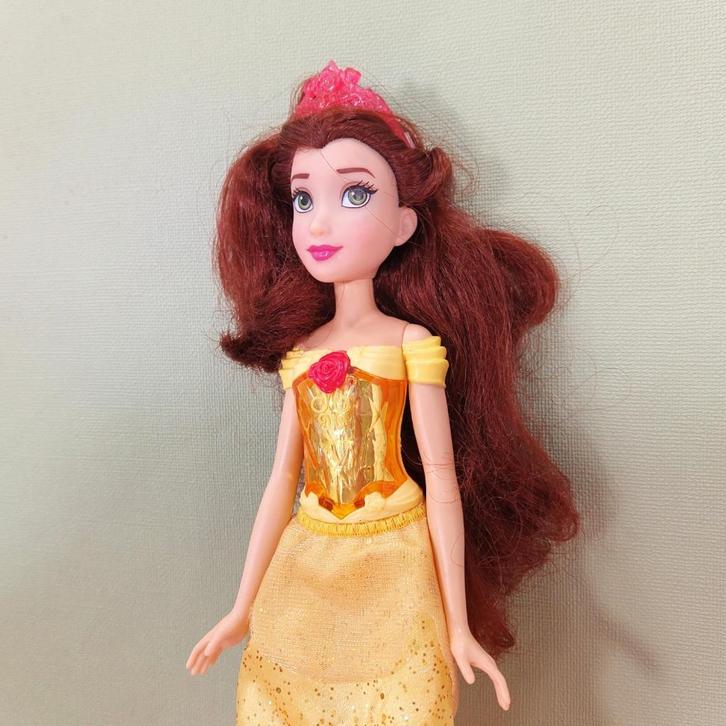 Disney Princess Royal Shimmer - Belle pop / barbie compleet, Verzamelen, Disney, Zo goed als nieuw, Beeldje of Figuurtje, Assepoester of Belle