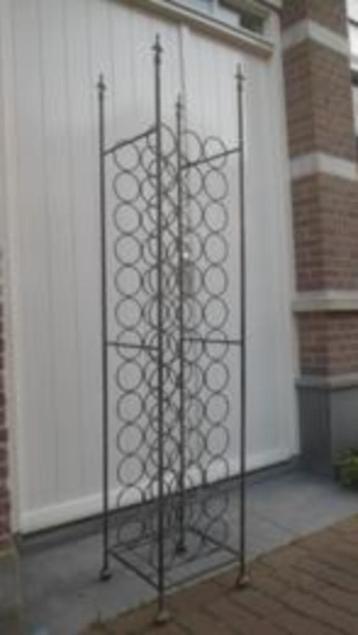 Groot WIJNREK smeedijzer 39 flessen flessenrek 169 cm. hoog. beschikbaar voor biedingen