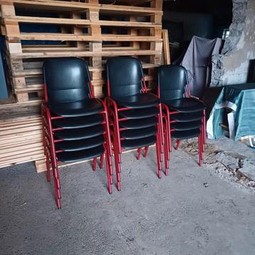 14 x stevige stapelstoelen stackchairs partij schoolstoelen  beschikbaar voor biedingen