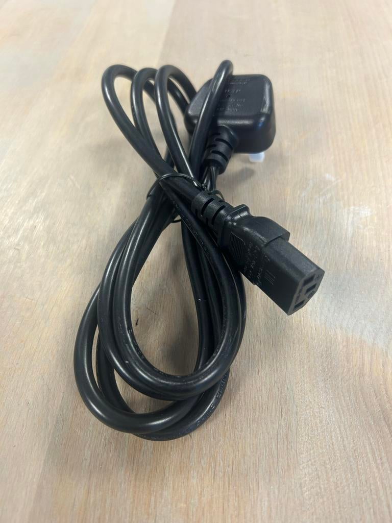 UK naar C13 Netsnoer 2 meter 64 stuks, Ophalen of Verzenden, Nieuw, Overige typen