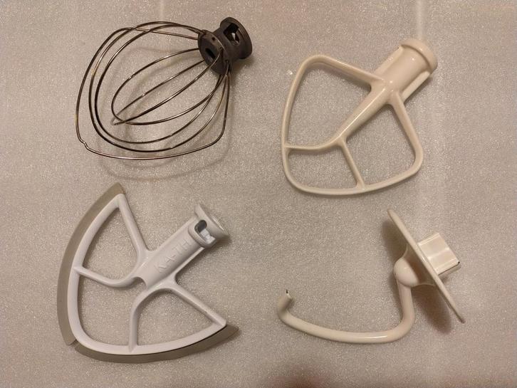 KitchenAid Artisan 4.5QT 5QT garde, deeghaak en 2x menghaak, Witgoed en Apparatuur, Keukenmixers, Gebruikt, 4 liter of meer, 3 snelheden of meer