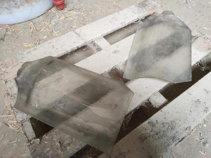 2 oude Hollandse glazen dakpannen holle dakpan van glas, Doe-het-zelf en Verbouw, Dakpannen en Dakbedekking, Zo goed als nieuw