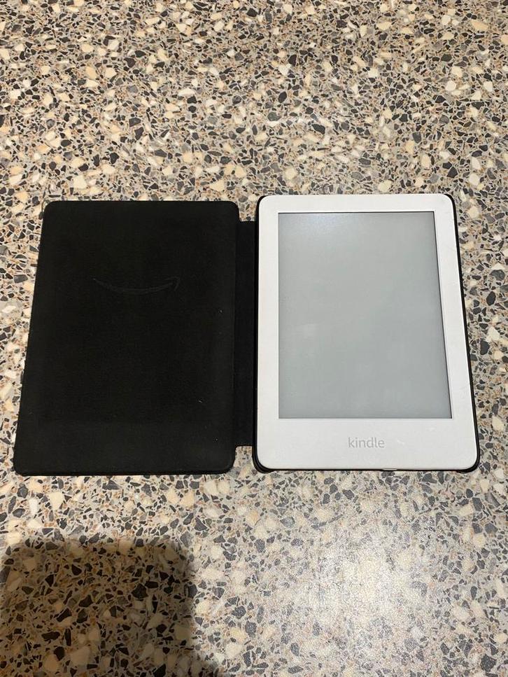 Kindle 10e generatie 2019 wit originele Kindle-hoes, Computers en Software, E-readers, Zo goed als nieuw, 8 GB, Bluetooth, Touchscreen