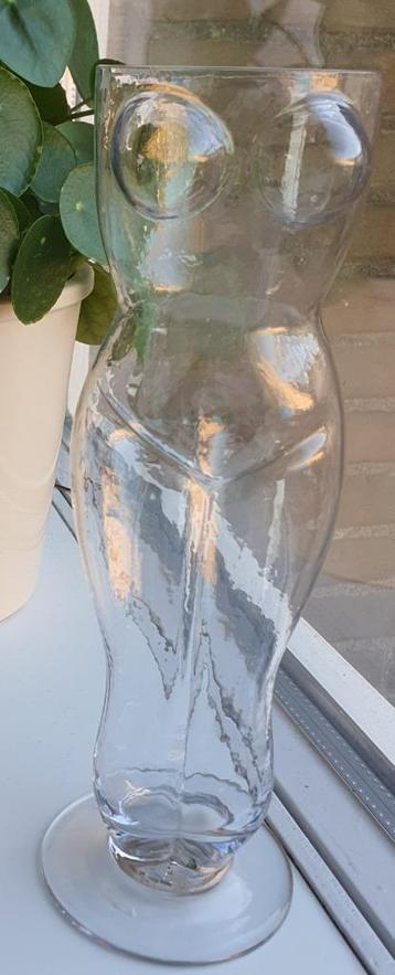 Glazen Bierglas in Vrouwvorm – Goed beschikbaar voor biedingen