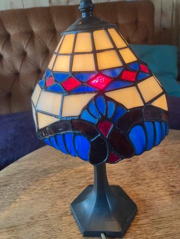 Glas in lood Tiffanystijl tafellamp beschikbaar voor biedingen