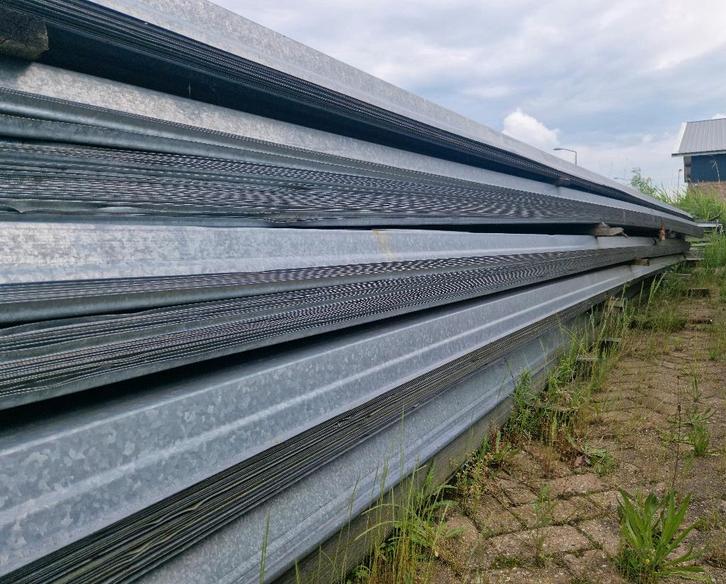 Dakplaten Warmdakprofiel 106R € 6,00 m1 Stalen Dakplaten, Doe-het-zelf en Verbouw, Platen en Panelen, Gebruikt, Overige materialen