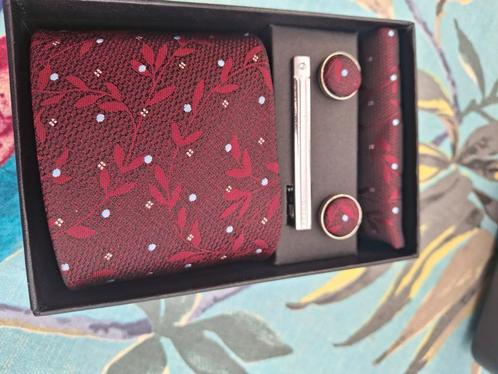 Stropdas Set - Nieuw in Doos, Kleding | Heren, Stropdassen, Nieuw, Met patroon, Rood, Ophalen of Verzenden