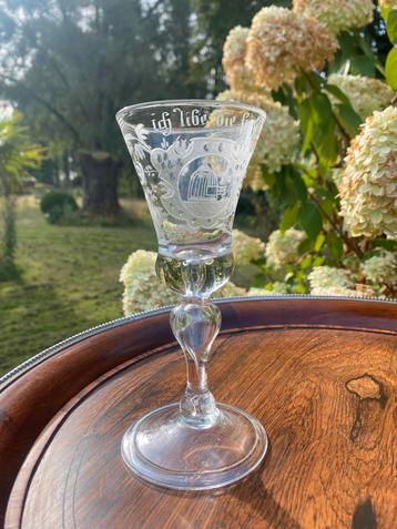 Wijnglas 18e eeuw hoog 18 cm beschikbaar voor biedingen