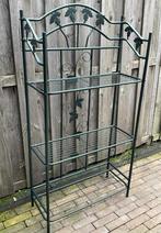 Prachtige metalen kast, Ophalen