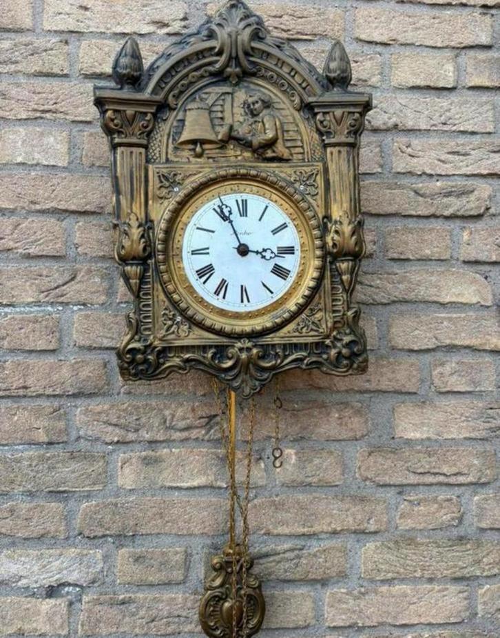 Replica Schwarzwalder wandklok in een messing uitvoering, Antiek en Kunst, Antiek | Klokken, Ophalen of Verzenden