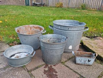 Leuke partij zinken plantenbakken bloempotten zink bloempot beschikbaar voor biedingen