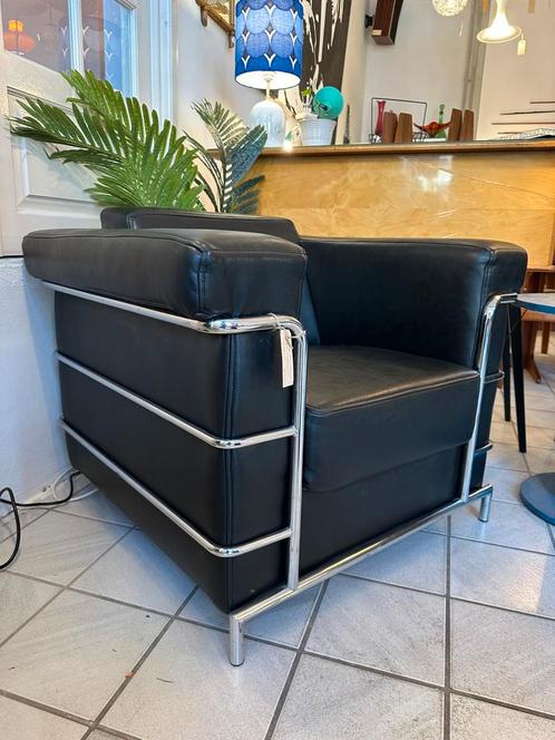 Replica vintage LC2 corbusier fauteuil, Huis en Inrichting, Fauteuils, Ophalen
