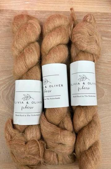 3 nieuwe strengen handgeverfd Suri Silk beschikbaar voor biedingen
