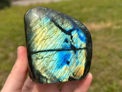 Prachtige labradoriet!, Verzamelen, Mineralen en Fossielen, Mineraal, Ophalen of Verzenden