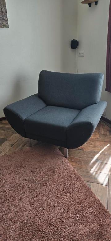 Heerlijke brede fauteuil antraciet grijs. Evt. bezorgen. beschikbaar voor biedingen