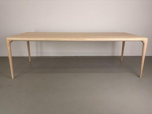 Artisan Latus tafel 240/90/76, Esdoorn met wit pigment, Huis en Inrichting, Tafels | Eettafels, Nieuw, 50 tot 100 cm, 200 cm of meer