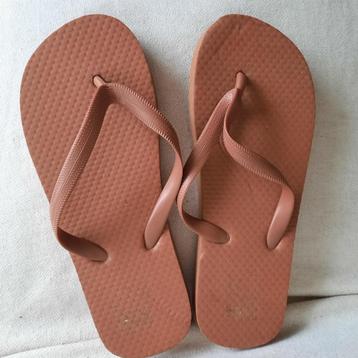 Slippers flipflops bruin maat 35 beschikbaar voor biedingen