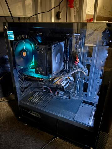 Gaming pc beschikbaar voor biedingen