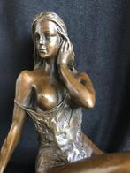 Bronzen halfnaakte dame zittend, J.Patoue zuiver brons, Antiek en Kunst, Kunst | Beelden en Houtsnijwerken, Ophalen of Verzenden