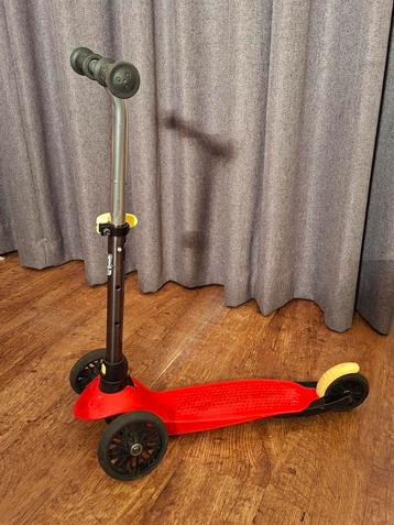 Rode kinderstep beschikbaar voor biedingen