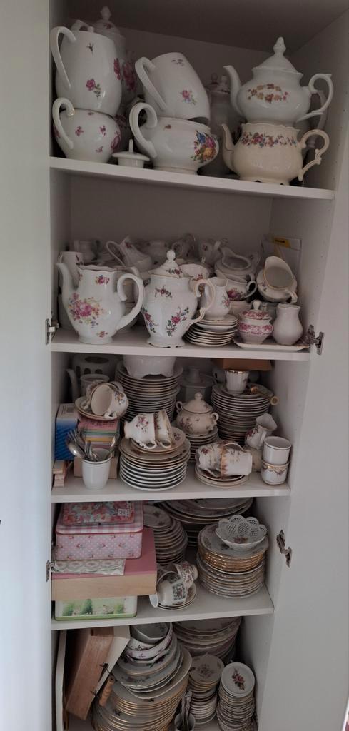 Héél véél brocant serviesgoed!!! Kastopruiming, Huis en Inrichting, Keuken | Servies, Bord(en), Overige stijlen, Ophalen