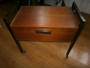 prachtige vintage naaimachine doos/kist beschikbaar voor biedingen