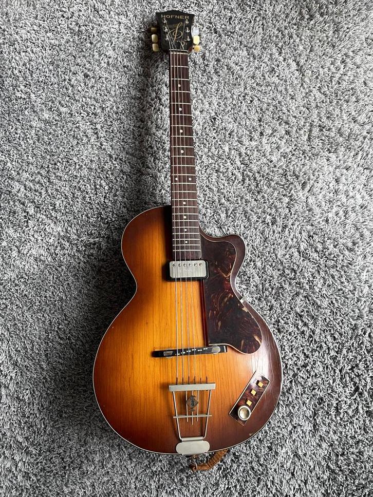 Hofner Club 4953 (Vintage gitaar), Muziek en Instrumenten, Snaarinstrumenten | Gitaren | Elektrisch, Gebruikt, Semi-solid body