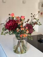 Vaas met hoogwaardige zijden bloemen in kunstwater (hars), Huis en Inrichting, Ophalen, Zo goed als nieuw, Binnen