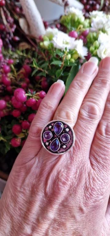 Leuke 925 zilveren ring met geslepen paars kristal maat 17 beschikbaar voor biedingen