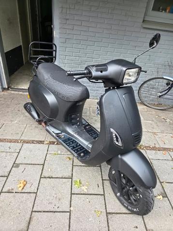 Zwarte AMG Scooter werkt helemaal in orde groot buurt gehad  beschikbaar voor biedingen