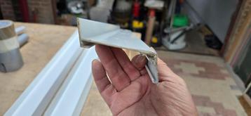 3 witte waterslagprofielen 1050mm lang beschikbaar voor biedingen