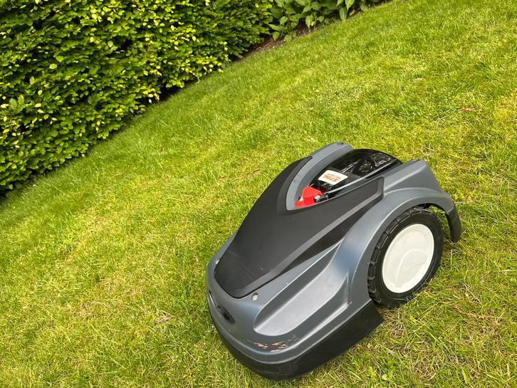 Stihl robotmaaier RMI 422 PC inclusief laadstation, Tuin en Terras, Robotmaaiers, Zo goed als nieuw, 20 tot 25 cm, Met regensensor