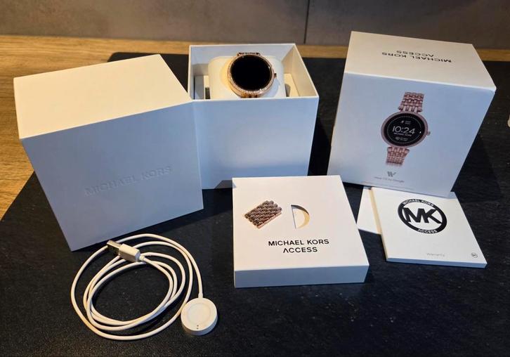 Michael Kors Darci Gen 5E Roségoud Smartwatch, Sieraden, Tassen en Uiterlijk, Smartwatches, Zo goed als nieuw, Android, Roze, Afstand