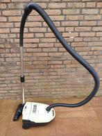 AEG 1600 Watt Stofzuiger met hulpstukken, Witgoed en Apparatuur, Stofzuigers, Stofzuiger, Ophalen, Stofzak, 1600 tot 2000 watt