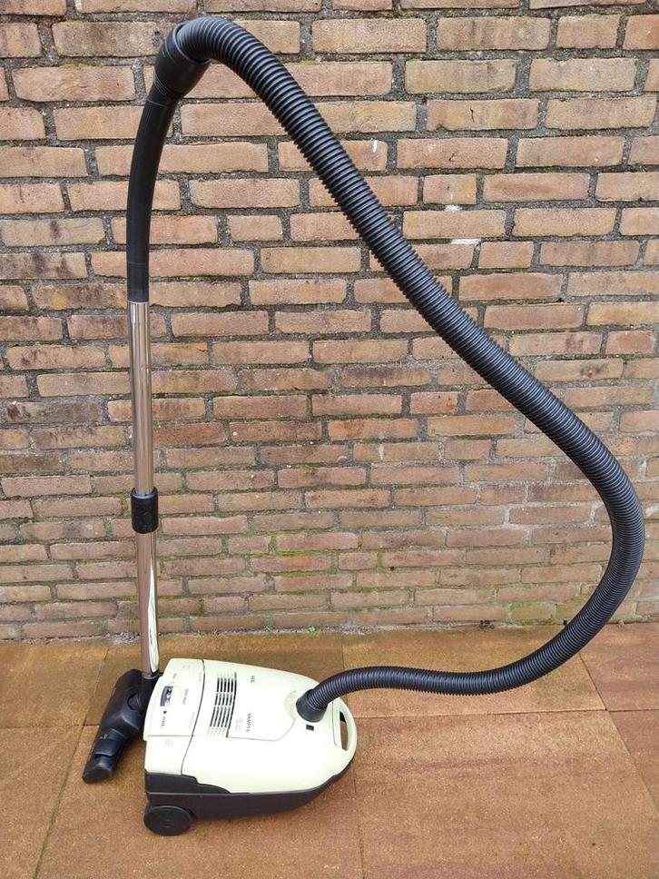 AEG 1600 Watt Stofzuiger met hulpstukken, Witgoed en Apparatuur, Stofzuigers, Zo goed als nieuw, Stofzuiger, 1600 tot 2000 watt