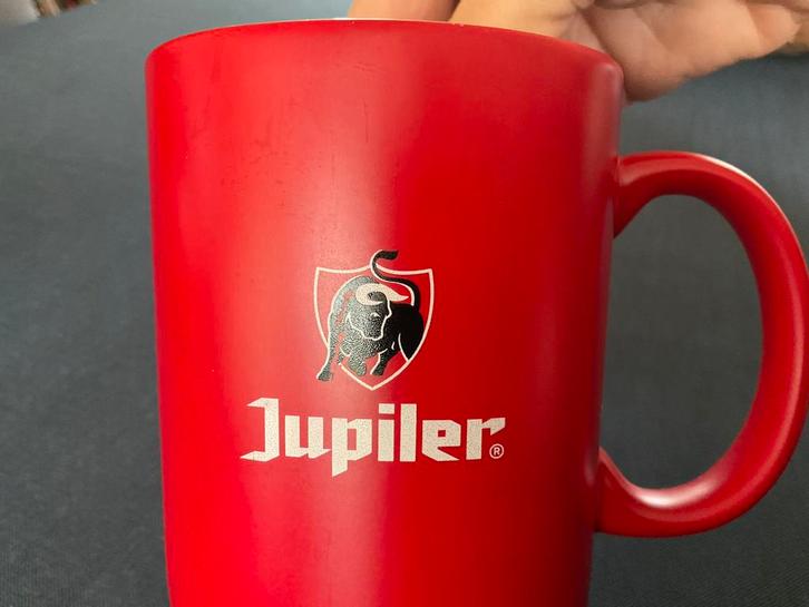 Mok JUPILER/ 8.2 x 9.7 / als nieuw / rood, Verzamelen, Biermerken, Zo goed als nieuw, Glas of Glazen, Jupiler, Ophalen of Verzenden