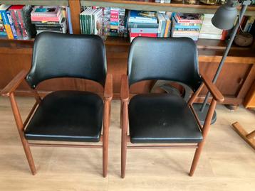 Twee (of zes) stoelen Cees Braakman voor Pastoe beschikbaar voor biedingen