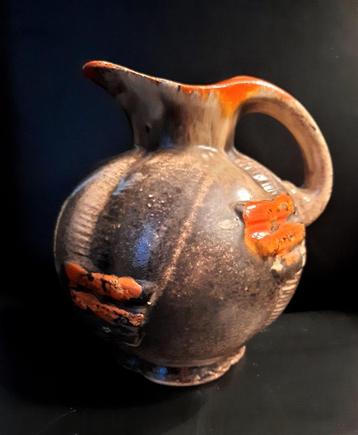 mooie aardewerk snavelbek kan beschikbaar voor biedingen