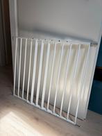 Wit traphekje voor brede trap tot 107 cm verstelbaar, Kinderen en Baby's, Traphekjes, Ophalen, Gebruikt, 100 tot 115 cm, Metaal of IJzer
