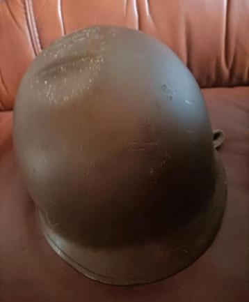 Vintage Legerhelm beschikbaar voor biedingen