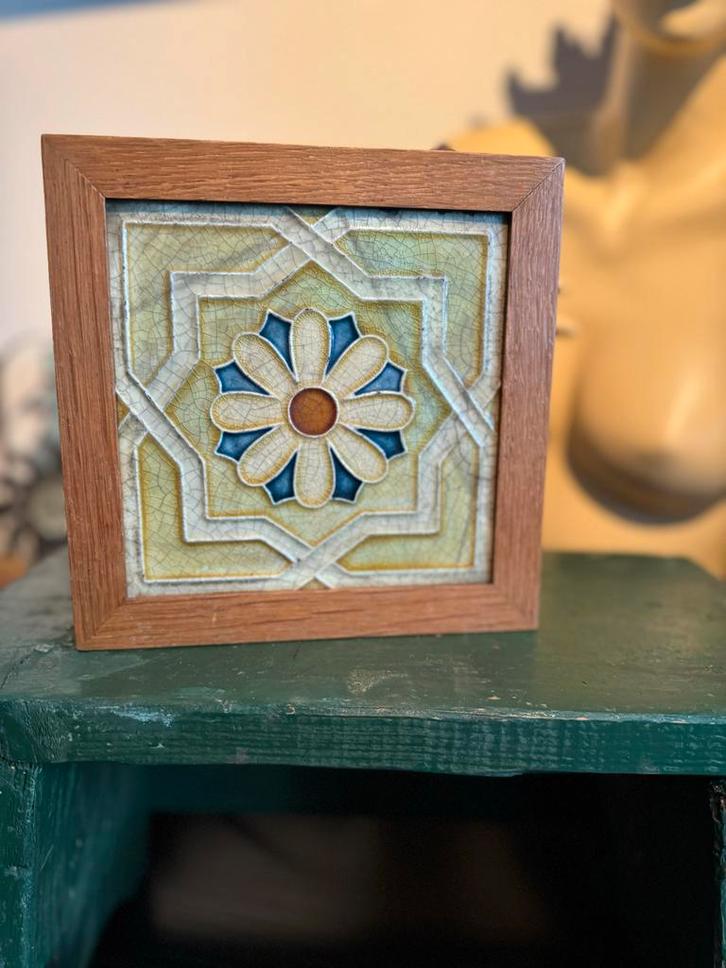 Oud tegeltje in eiken lijst, Antiek en Kunst, Curiosa en Brocante, Ophalen of Verzenden