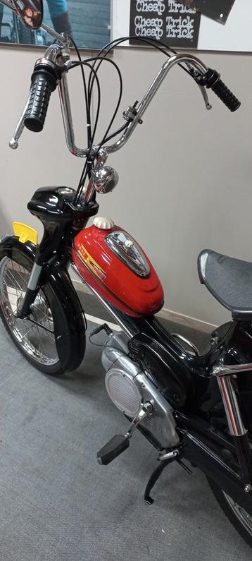 Bromfiets in topconditie.  Opgeknapt en opnieuw gespoten. beschikbaar voor biedingen