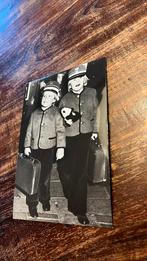 Ansichtkaart koningshuis NS petten treinen spoorwegen, Ophalen of Verzenden, Voertuig